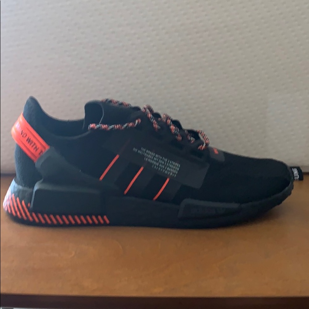 NMD_R1 V2 Shoes